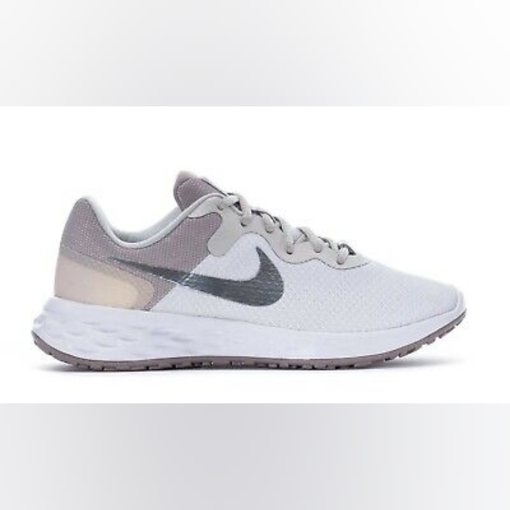 Nike Revolution Sneakers